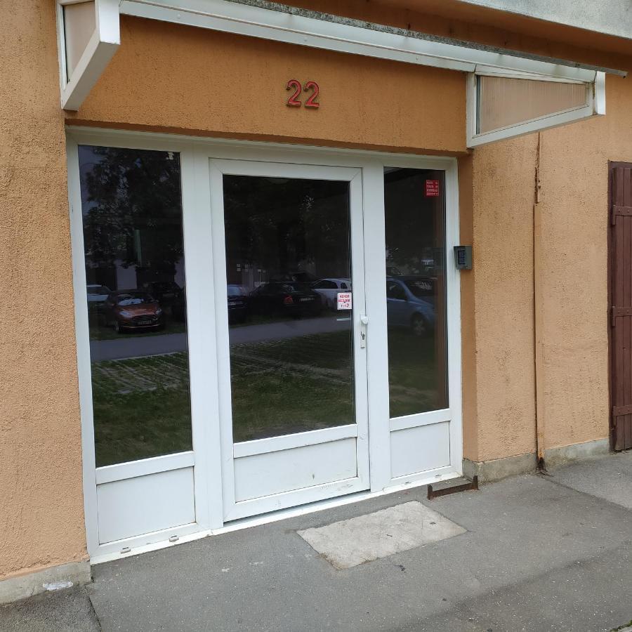 Apartament Krenusz Vendeghaz. Kaposvár Zewnętrze zdjęcie